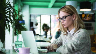 CLT ou PJ: O que vale mais a pena para sua carreira? Diferenças, Vantagens e Desvantagens