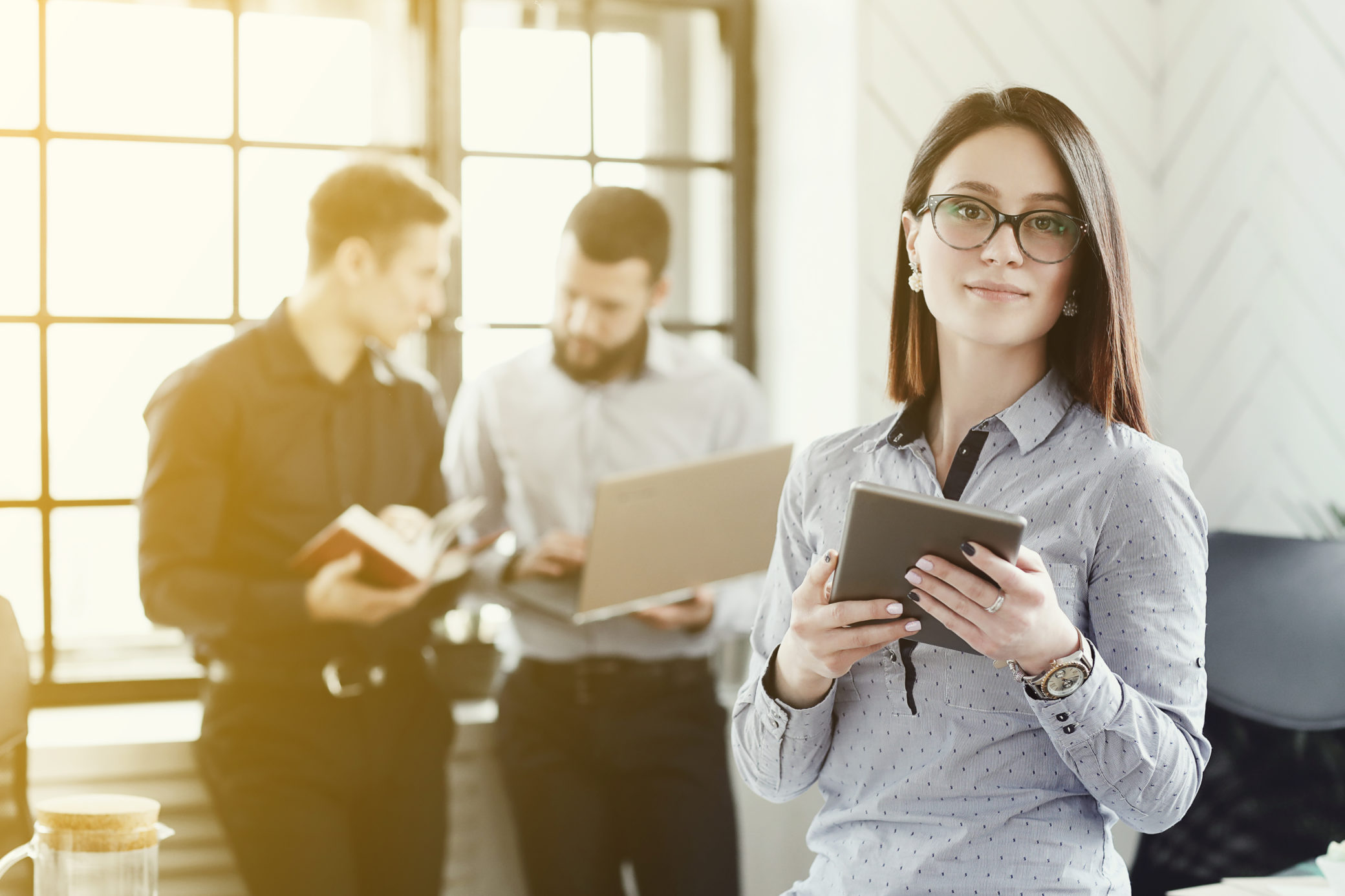 pis-pasep-mulher-trabalhando